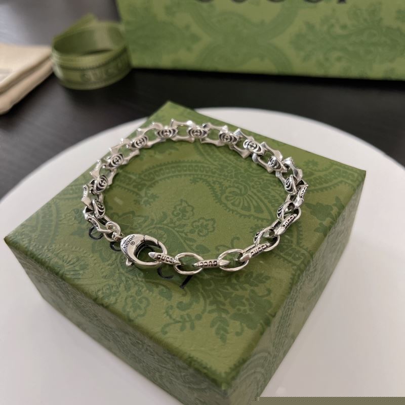 G*u*i bracelets